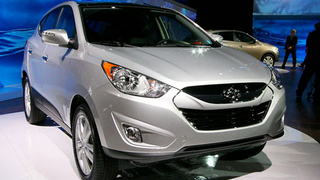 2010 Hyundai Tucson: Swoopy Comes To Compact SUVs